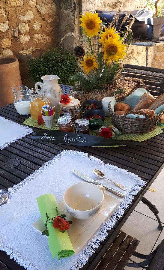 La Tourterelle Apartamento Thaims Exterior foto